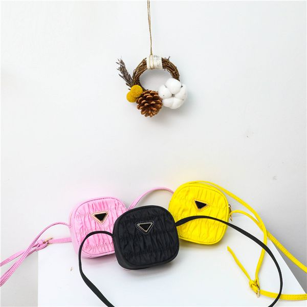 2021 new kids pleated mini handbags children pleated princess messenger bags parent-child lipstick change purse small square bag c6871, Black
2021 new kids pleated mini handbags children pleated princess messenger bags parent-child lipstick change purse small square bag c6871, Black