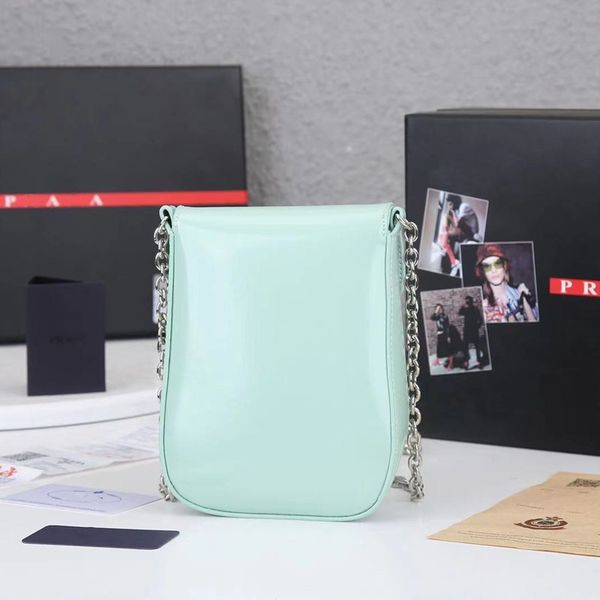 design hand the new mini mobile phone high-end luxury design patent leather bucket ladies fashion shoulder bag
design hand the new mini mobile phone high-end luxury design patent leather bucket ladies fashion shoulder bag