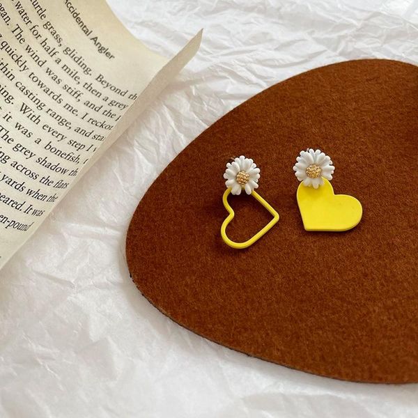 stud daisy earrings for women 2021 trend korean fashion piercing accessories hollow heart hanging earings jewelry cute love gift, Golden;silver
stud daisy earrings for women 2021 trend korean fashion piercing accessories hollow heart hanging earings jewelry cute love gift, Golden;silver