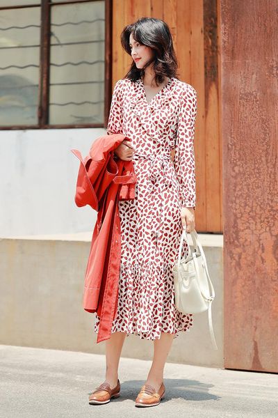 casual dresses spring and summer style, elegant v-neck lotus leaf edge one-piece long sleeve lace printing thin foundation dress, Black;gray
casual dresses spring and summer style, elegant v-neck lotus leaf edge one-piece long sleeve lace printing thin foundation dress, Black;gray