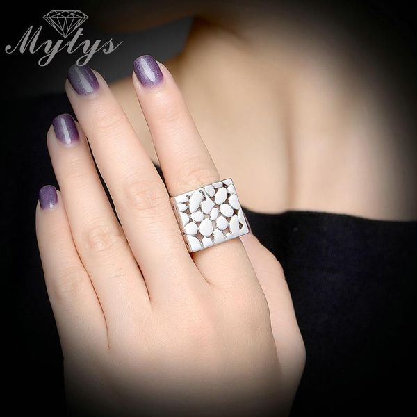 cluster rings mytys hollow drop of water pattern square for lady trendy fashion party finger ring jewelry r1141, Golden;silver
cluster rings mytys hollow drop of water pattern square for lady trendy fashion party finger ring jewelry r1141, Golden;silver