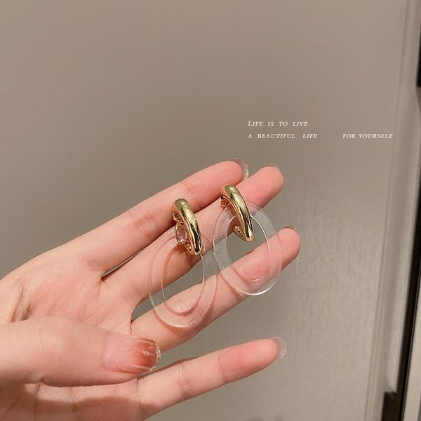 hoop & huggie a korean earring with two acrylic geometric oval earrings, designed by sen xiaozhong, Golden;silver
hoop & huggie a korean earring with two acrylic geometric oval earrings, designed by sen xiaozhong, Golden;silver