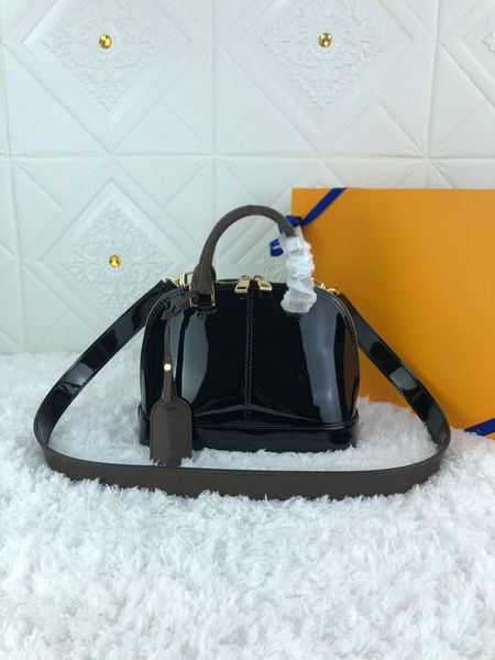 alma bb shell bag luxury designer women bags brand messenger handbag lady one-shoulder presbyopia glossy patent leather key lock 03
alma bb shell bag luxury designer women bags brand messenger handbag lady one-shoulder presbyopia glossy patent leather key lock 03
