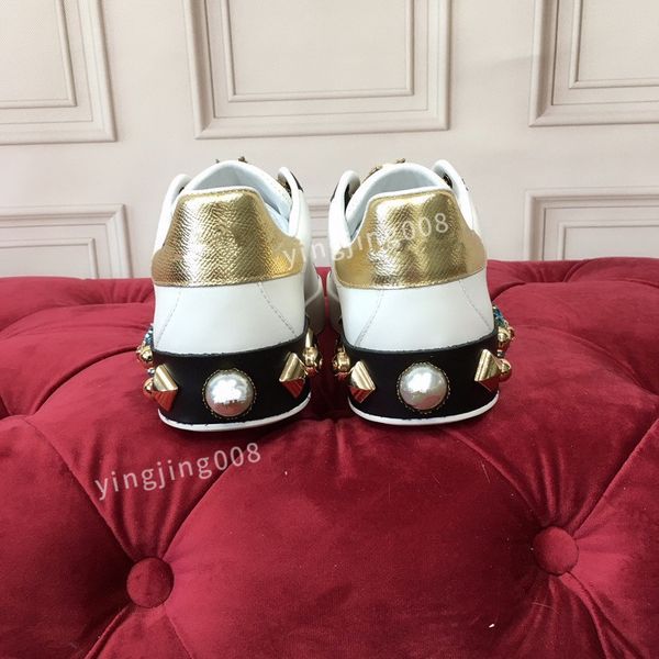 new designer fashion brand casual shoes womens mens low sole canvas shoes leather black white original sole sneakers
new designer fashion brand casual shoes womens mens low sole canvas shoes leather black white original sole sneakers