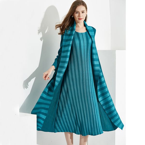 2021 new autumn winter pleated temperament plus size women casual two piece long sleeve jumper indie clothes cz3r, Black;gray
2021 new autumn winter pleated temperament plus size women casual two piece long sleeve jumper indie clothes cz3r, Black;gray