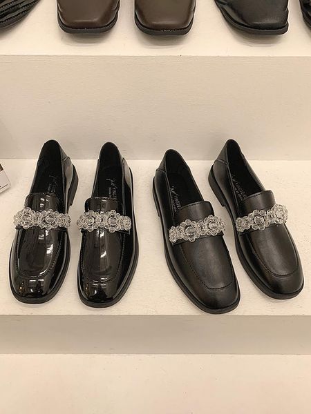 women's shoes leather shoes 2021 spring new retro black beaded flower set foot thick heel low heels
women's shoes leather shoes 2021 spring new retro black beaded flower set foot thick heel low heels