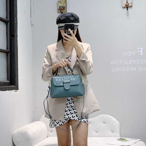 luxury handbags layer cowhide pattern small square 2021 single shoulder msenger hand fashion women's bag leather 66608
luxury handbags layer cowhide pattern small square 2021 single shoulder msenger hand fashion women's bag leather 66608
