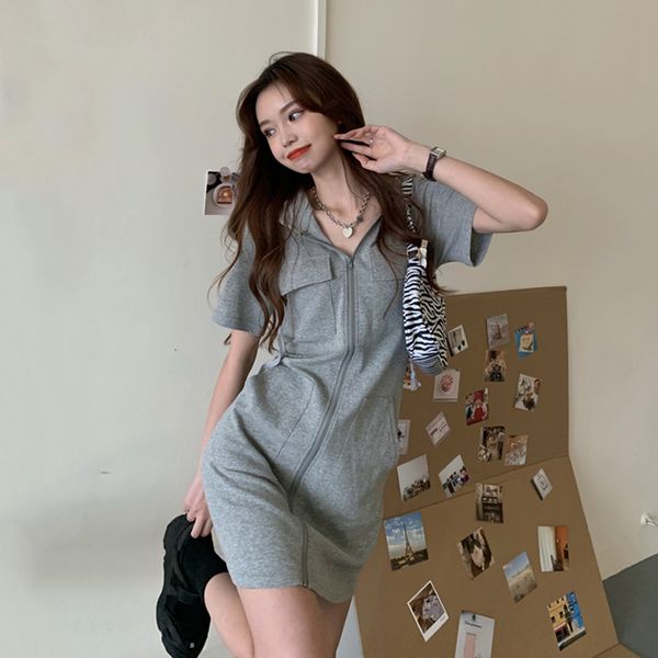 2021 new designer summer for women zipper hooded ladies short sleeve mini tshirt with pockets casual es v564, Black;gray
2021 new designer summer for women zipper hooded ladies short sleeve mini tshirt with pockets casual es v564, Black;gray