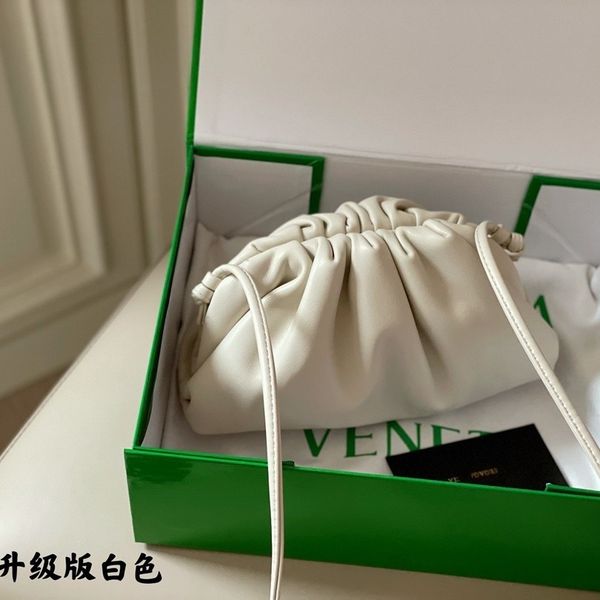 wholesale cloud bag 2021 summer leather pleated dumplings star same cowhide one shoulder cross arm women's bag wan woven crossbody bag
wholesale cloud bag 2021 summer leather pleated dumplings star same cowhide one shoulder cross arm women's bag wan woven crossbody bag