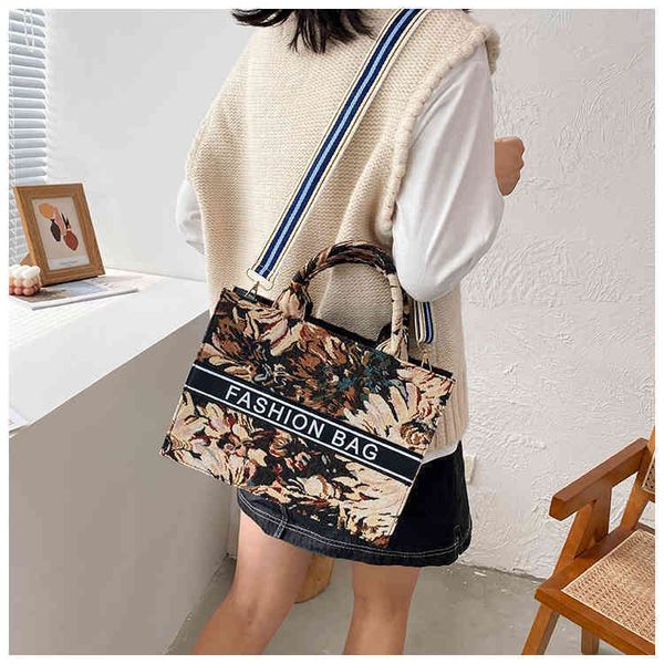 2022 latest handbag factory store on large women's simple printed large capacity one shoulder tote, Black;red
2022 latest handbag factory store on large women's simple printed large capacity one shoulder tote, Black;red