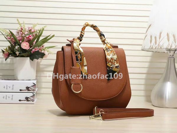 2023 fashion women designer letters handbag high capacity crossbody messenger shoulder bags chain bag good quality leather purses ladies bag
2023 fashion women designer letters handbag high capacity crossbody messenger shoulder bags chain bag good quality leather purses ladies bag