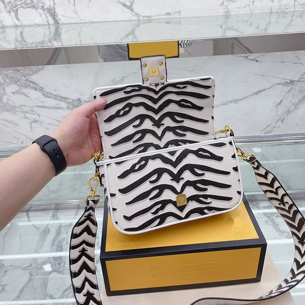2022women axillary bag shoulder bag handbags tiger print decoration wide strap detachable multifunctional wallet
2022women axillary bag shoulder bag handbags tiger print decoration wide strap detachable multifunctional wallet