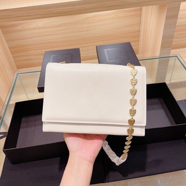 premium leather women's shoulder bag personalized love shaped metal chain cute square bags pure color handbag black white flip purse
premium leather women's shoulder bag personalized love shaped metal chain cute square bags pure color handbag black white flip purse