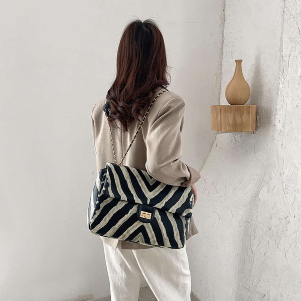 fashion 2021 new advanced texture fashion versatile single shoulder korean style lazy large capacity tote bag
fashion 2021 new advanced texture fashion versatile single shoulder korean style lazy large capacity tote bag