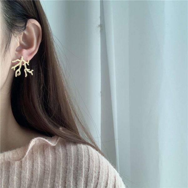 hbp south korea dongdamen 2021 new fashion brass branch personalized mini ocs design earrings, Silver
hbp south korea dongdamen 2021 new fashion brass branch personalized mini ocs design earrings, Silver