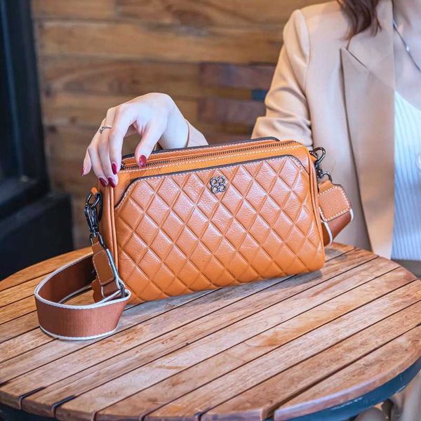 luxury handbags fashion lingge square 2021 small versatile leather women's leisure msenger single shoulder bag 8811
luxury handbags fashion lingge square 2021 small versatile leather women's leisure msenger single shoulder bag 8811