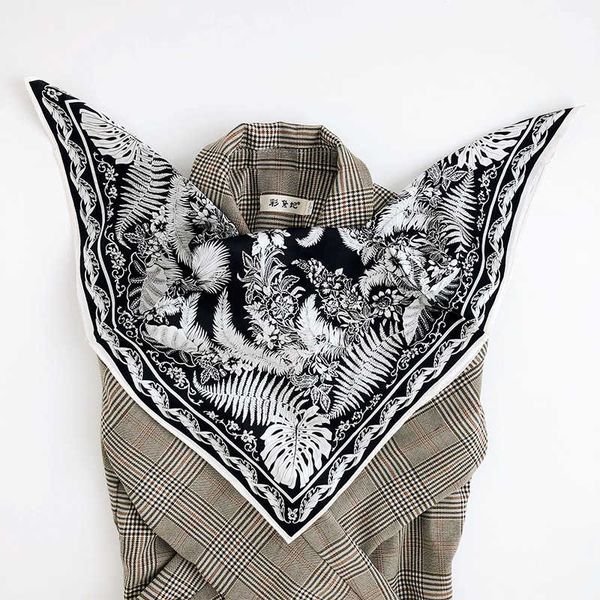 silk small square scarf female south korea spring and autumn new versatile long suit foreign style fashion temperament professional, Black;purple 
silk small square scarf female south korea spring and autumn new versatile long suit foreign style fashion temperament professional, Black;purple