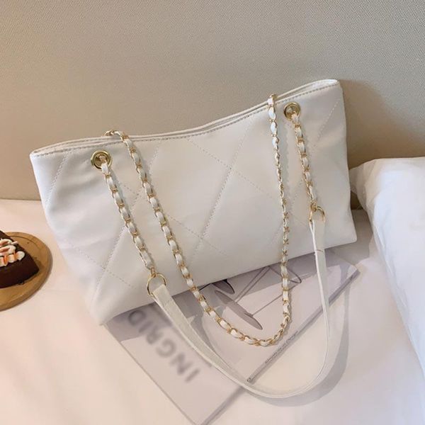 backpack style 2021 fashion one-shoulder underarm bag women's western rhombus texture tote
backpack style 2021 fashion one-shoulder underarm bag women's western rhombus texture tote