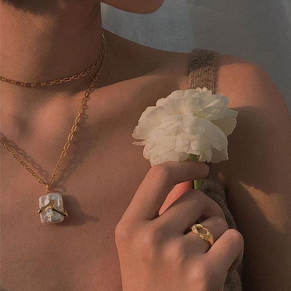 pendant necklaces vintage baroque pearl choker collar chain fashion embrace couple gift hand shape necklace female jewelry bijoux, Silver
pendant necklaces vintage baroque pearl choker collar chain fashion embrace couple gift hand shape necklace female jewelry bijoux, Silver
