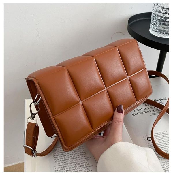 cross body women's solid color fashion shoulder handbags female travel bag weave small pu leather crossbody bags for women
cross body women's solid color fashion shoulder handbags female travel bag weave small pu leather crossbody bags for women