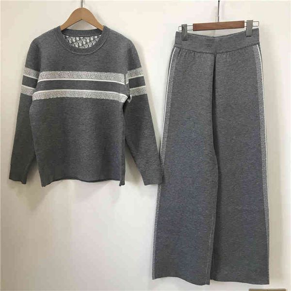 design high version d family autumn and winter new fashion double-sided round neck old flower stripe suit sleeve long pants sweater, White
design high version d family autumn and winter new fashion double-sided round neck old flower stripe suit sleeve long pants sweater, White
