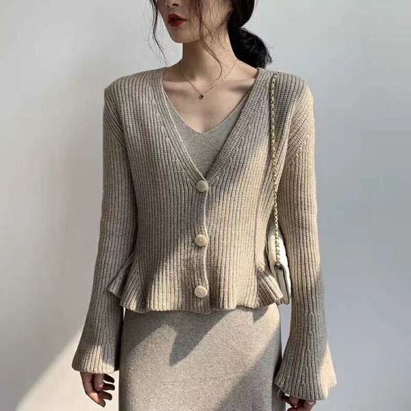2021 new autumn winter korean casual single-breasted women sweater cardigans flare sleeve female jumper knitted outwear women's outfit, White;black
2021 new autumn winter korean casual single-breasted women sweater cardigans flare sleeve female jumper knitted outwear women's outfit, White;black