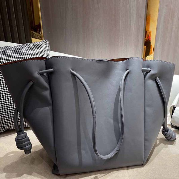 designer shoulder bags crossbody the tote bag handbag women's genuine leather luxury fashion brand classic retro softness letter handba
designer shoulder bags crossbody the tote bag handbag women's genuine leather luxury fashion brand classic retro softness letter handba