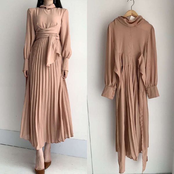 korean chic spring new elegant temperament light brown high collar design waist cross pleated long dress, Black;gray
korean chic spring new elegant temperament light brown high collar design waist cross pleated long dress, Black;gray
