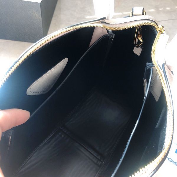 new shoulder bags 2021 women handbag crossbody bag brands designer handbags flower printing bag purse 23 17cm 21451, Black
new shoulder bags 2021 women handbag crossbody bag brands designer handbags flower printing bag purse 23 17cm 21451, Black