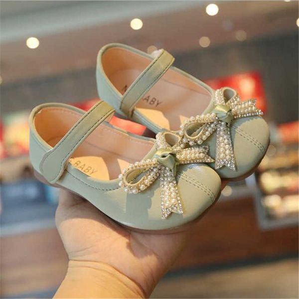 2021 new fashion girl pearl bow princess shoes spring and autumn children's non-slip flat shoes baby soft sole leather shoes x0703
2021 new fashion girl pearl bow princess shoes spring and autumn children's non-slip flat shoes baby soft sole leather shoes x0703