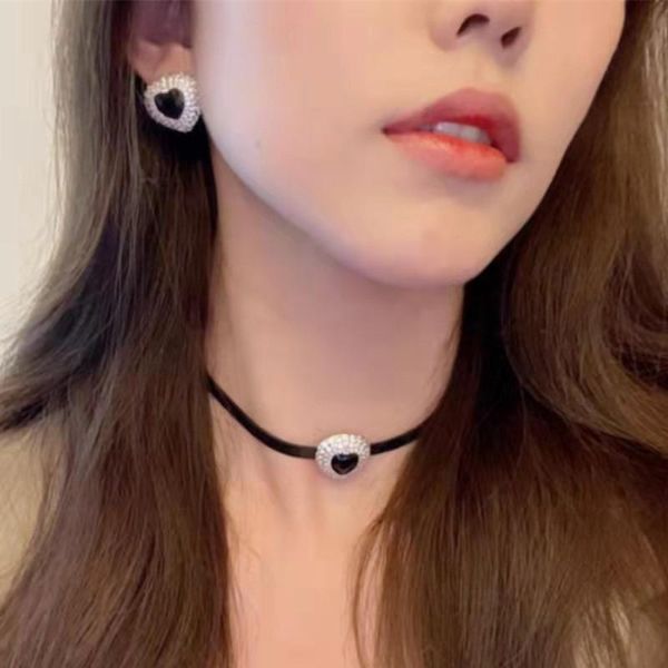 chokers vintage punk heart black leather choker necklace for women personality temperament jewelry wholesale, Golden;silver
chokers vintage punk heart black leather choker necklace for women personality temperament jewelry wholesale, Golden;silver