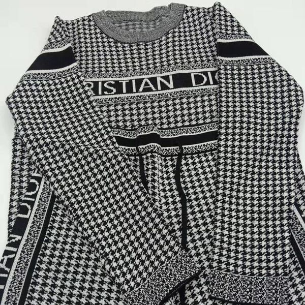 women's tracksuits 2021 early autumn letter jacquard houndstooth shorts pullover long sleeve knit two-piece suit for women, Gray
women's tracksuits 2021 early autumn letter jacquard houndstooth shorts pullover long sleeve knit two-piece suit for women, Gray