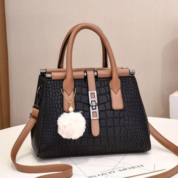 cross body crocodile pattern 2021 leather ladies tote bag pendant decor shoulder lady business working woman handbags
cross body crocodile pattern 2021 leather ladies tote bag pendant decor shoulder lady business working woman handbags
