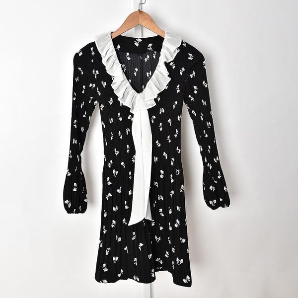 casual dresses 2021 women's ruffles v-neck mini dress bows print ladies slim long sleeve pleated short robes fashion, Black;gray
casual dresses 2021 women's ruffles v-neck mini dress bows print ladies slim long sleeve pleated short robes fashion, Black;gray
