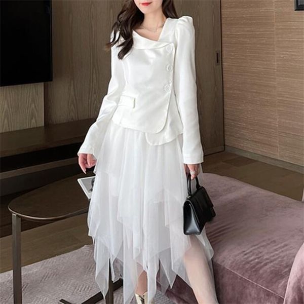 fashion irregular suit jacket skirts temperament two-piece set female spring oblique collar short coat + gauzemid skirt 210602, White
fashion irregular suit jacket skirts temperament two-piece set female spring oblique collar short coat + gauzemid skirt 210602, White