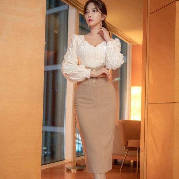 2021 new autumn fashion office elegant lace two set v-neck round pattern solid blouse high waist skirt women 2 pieces suit ytym, White
2021 new autumn fashion office elegant lace two set v-neck round pattern solid blouse high waist skirt women 2 pieces suit ytym, White