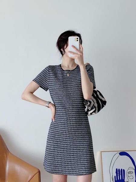 casual dresses 2021 spring and autumn round neck wool thousand bird check elastic short sleeve women's dress, Black;gray
casual dresses 2021 spring and autumn round neck wool thousand bird check elastic short sleeve women's dress, Black;gray