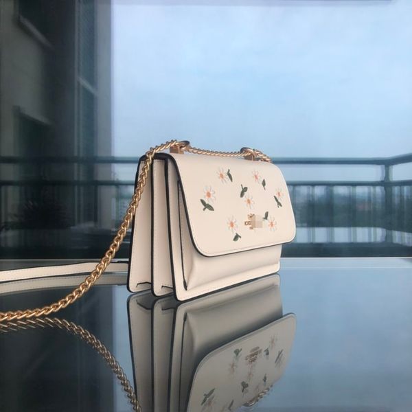 outlet square small daisy small bag, box packaging, send people very face oh luxuryss yw
outlet square small daisy small bag, box packaging, send people very face oh luxuryss yw