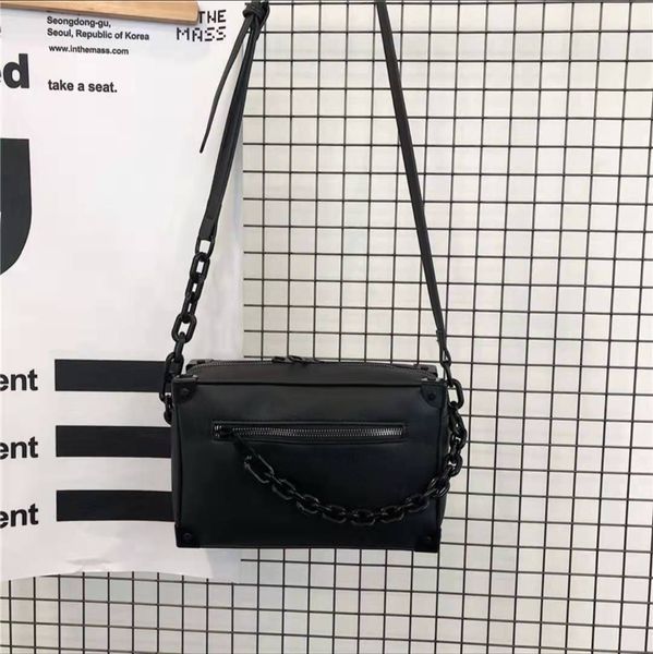 luxury shoulder bags designer messenger bag for man casual men cross body soft leather satchel clutch bag trunk hardware chain fashion handb
luxury shoulder bags designer messenger bag for man casual men cross body soft leather satchel clutch bag trunk hardware chain fashion handb