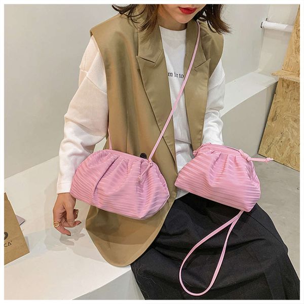 hbp fashion yunduo autumn and winter 2021 new popular pu leather one shoulder bag women's cross carrying dumplings
hbp fashion yunduo autumn and winter 2021 new popular pu leather one shoulder bag women's cross carrying dumplings