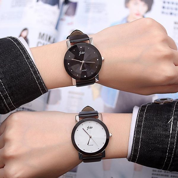 wristwatches 2021 trending couple watches women men fashion casual leather sport watch ladies quartz clock gifts for, Slivery;brown
wristwatches 2021 trending couple watches women men fashion casual leather sport watch ladies quartz clock gifts for, Slivery;brown