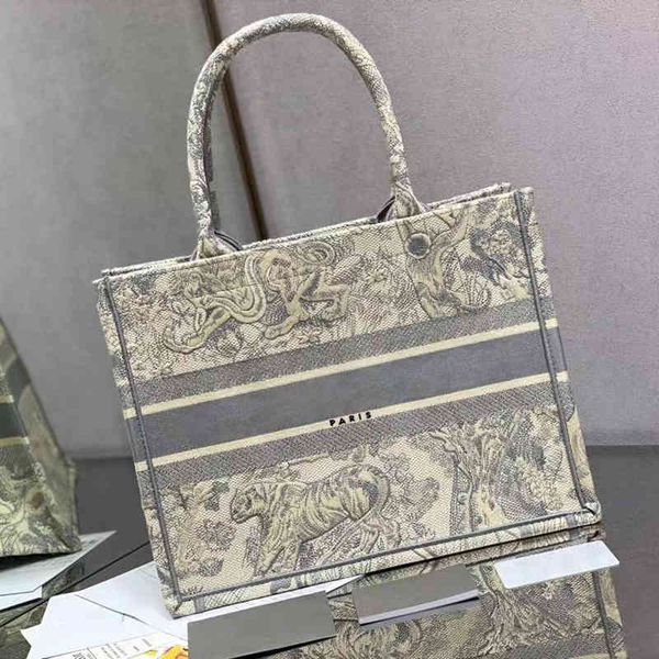 2021 embroidered book handbag r luxury handbags ladies new fashion one-shoulder shopping bag
2021 embroidered book handbag r luxury handbags ladies new fashion one-shoulder shopping bag