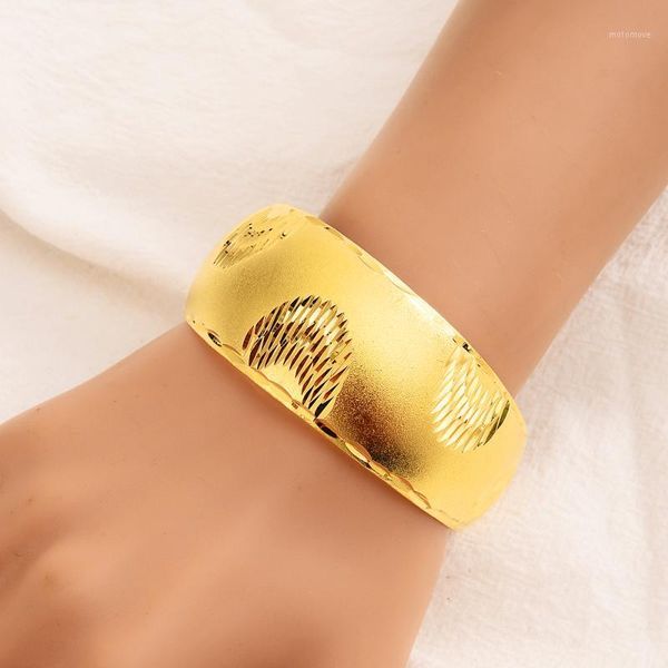 gold plated big sleeve bracelet for dubai ladies wedding jewelry african bracelet gold charm party gift1, Black
gold plated big sleeve bracelet for dubai ladies wedding jewelry african bracelet gold charm party gift1, Black