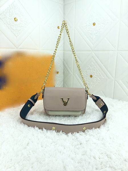 2021 luxurys designers bags messenger bag leather men women totes fashion vintage printing letter shoulder classic crossbody 58554-1
2021 luxurys designers bags messenger bag leather men women totes fashion vintage printing letter shoulder classic crossbody 58554-1