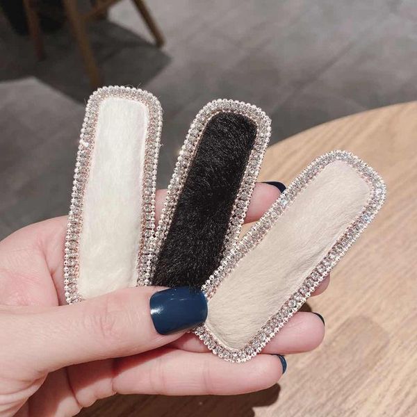 hair accessories 2021 winter rhinestone hairpin all-match plush hairwear fashion women 
hair accessories 2021 winter rhinestone hairpin all-match plush hairwear fashion women