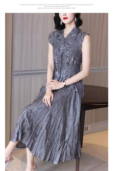 women's two piece pants selling miyake fold the clothes suit sleeveless v-neck coat + big skirt solid siut in stock, White
women's two piece pants selling miyake fold the clothes suit sleeveless v-neck coat + big skirt solid siut in stock, White