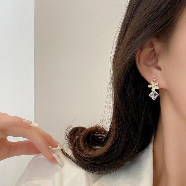 stud fashion design earrings female wild simple opal flower zircon, Golden;silver
stud fashion design earrings female wild simple opal flower zircon, Golden;silver