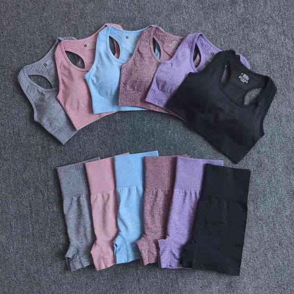2-piece seamls women's sports suit, with suspender and high waist shorts, is very suitable for training, fitns, running or yoga, Gray
2-piece seamls women's sports suit, with suspender and high waist shorts, is very suitable for training, fitns, running or yoga, Gray