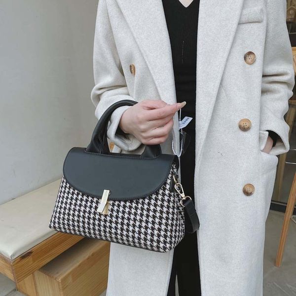 handbag bag female thousand bird lattice messenger 2021 single shoulder fashionable foreign style pu small square, Black;red
handbag bag female thousand bird lattice messenger 2021 single shoulder fashionable foreign style pu small square, Black;red