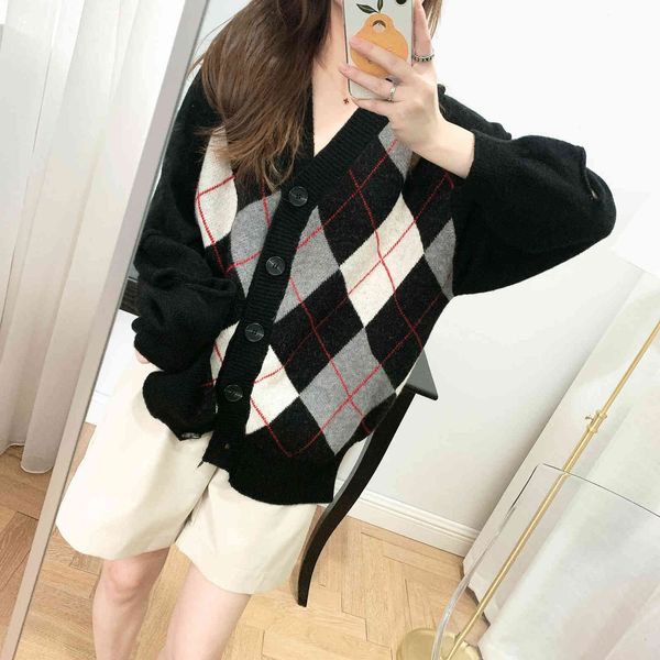 21 early knitted cardigan women's autumn new loose lazy british style contrast checked sweater coat fashion, White;black
21 early knitted cardigan women's autumn new loose lazy british style contrast checked sweater coat fashion, White;black